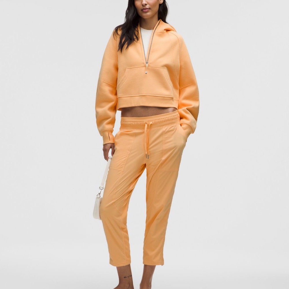 Lululemon Dance Studio MR Crop